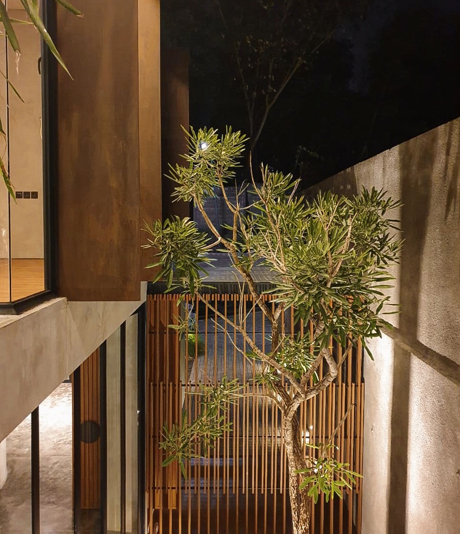 ES House